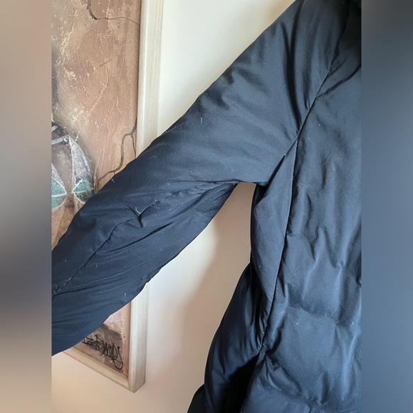 Uniqlo lightweight, water-repellent Navy Blue Hooded Puffer Jacket - Picture 6 of 14